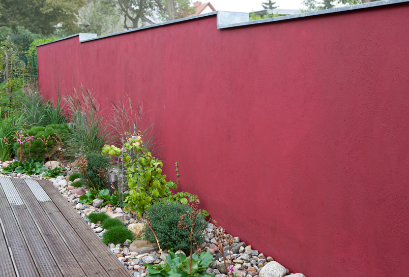 Gartenholzterrasse und Sichtschutz